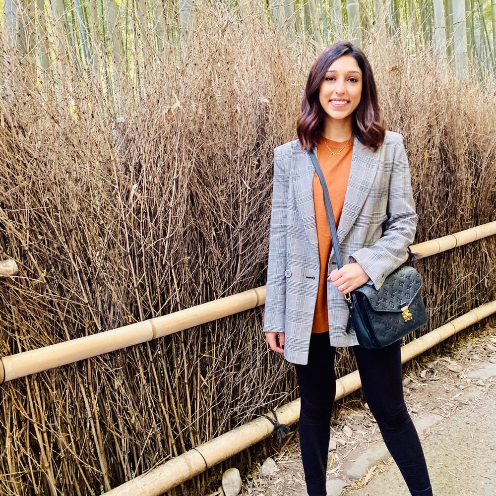 Meet your Posher, Amna